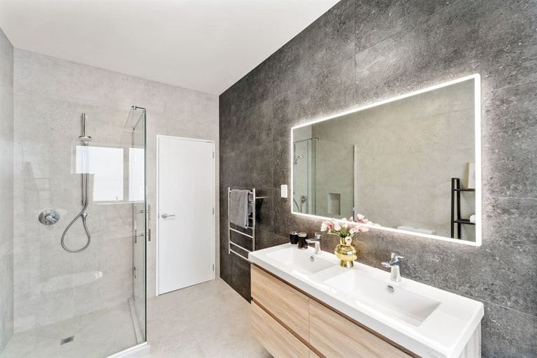 Photo of property in 7 Marlin Street, West Harbour, Auckland, 0618