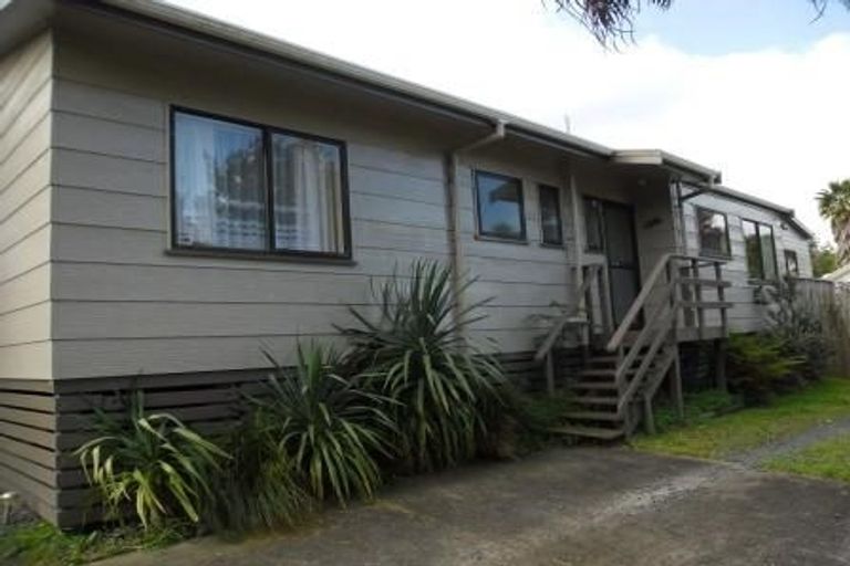 Photo of property in 3 Thalia Place, Totara Vale, Auckland, 0629