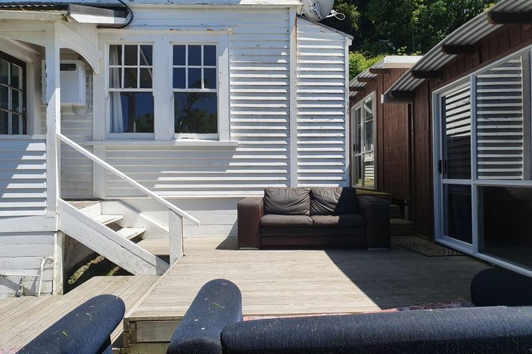 Photo of property in 76a Kelburn Parade, Kelburn, Wellington, 6012