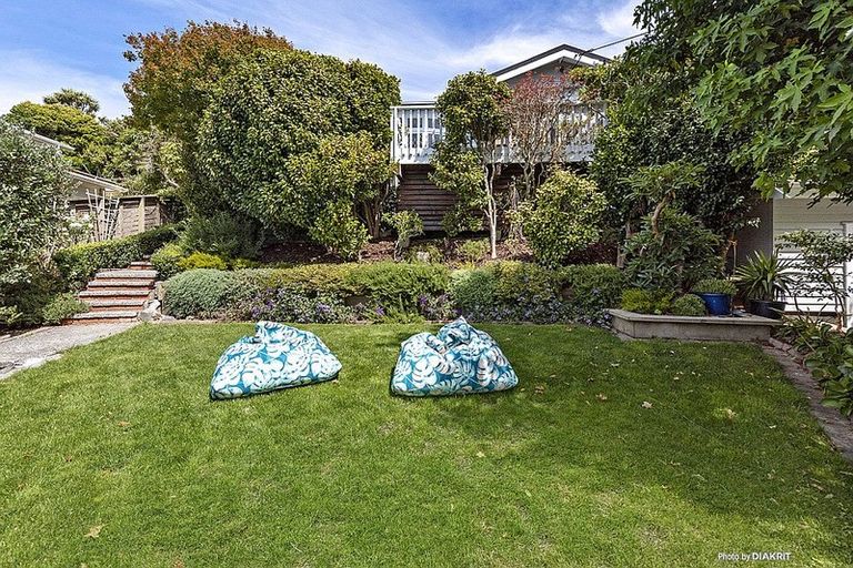 Photo of property in 62 Nicholson Road, Khandallah, Wellington, 6035