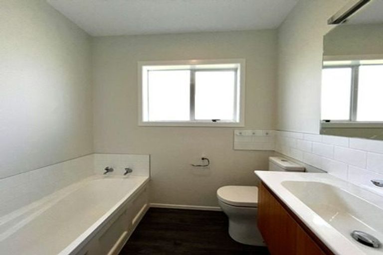 Photo of property in 25 Geoffrey Road, Torbay, Auckland, 0630