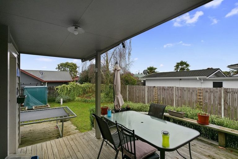 Photo of property in 233 Shakespeare Street, Leamington, Cambridge, 3432