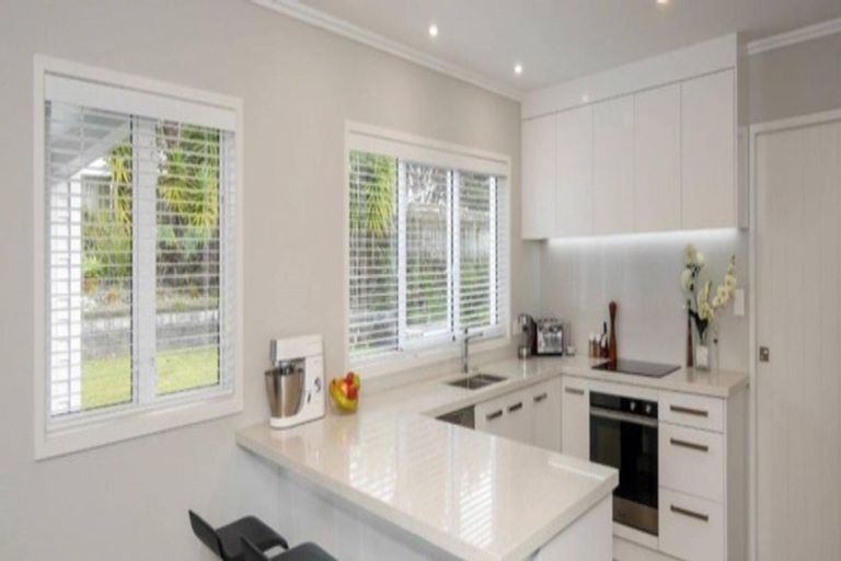 Photo of property in 32 Jane Maree Road, Kumeu, 0810