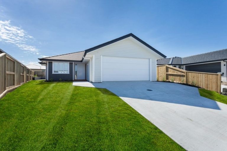 Photo of property in 33 Kotiate Street, Papamoa Beach, Papamoa, 3118