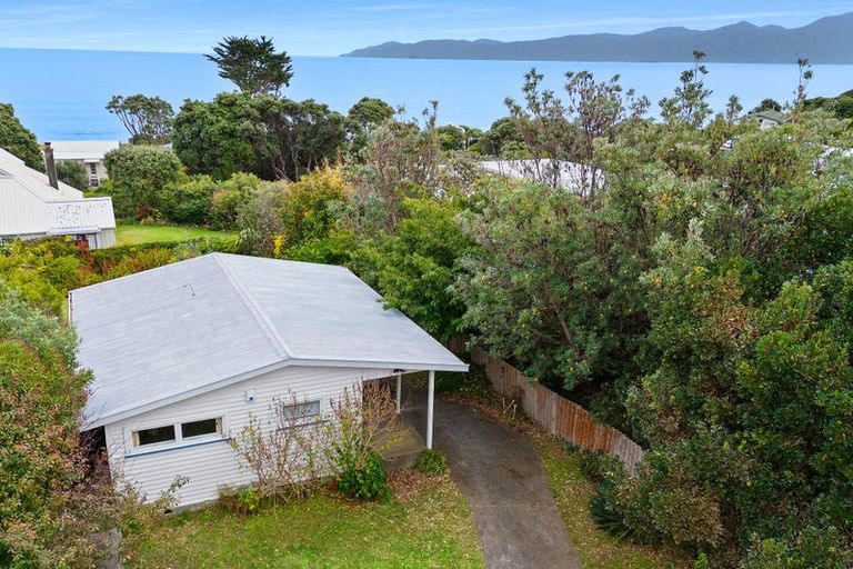 Photo of property in 18 Newry Road, Raumati Beach, Paraparaumu, 5032