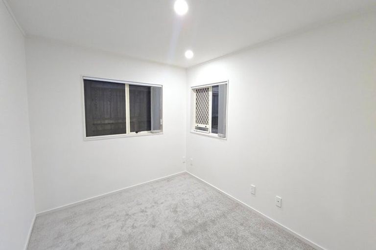 Photo of property in 2/9 Kells Place, Botany Downs, Auckland, 2010