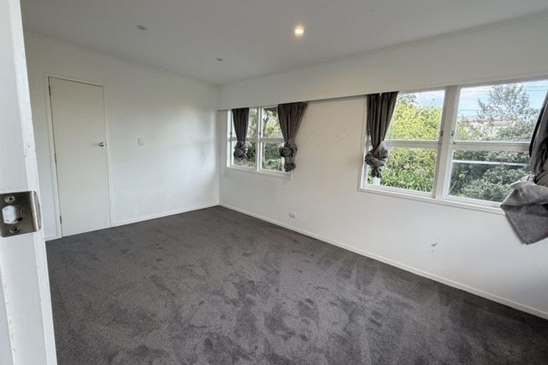 Photo of property in 1/166 East Coast Road, Forrest Hill, Auckland, 0620