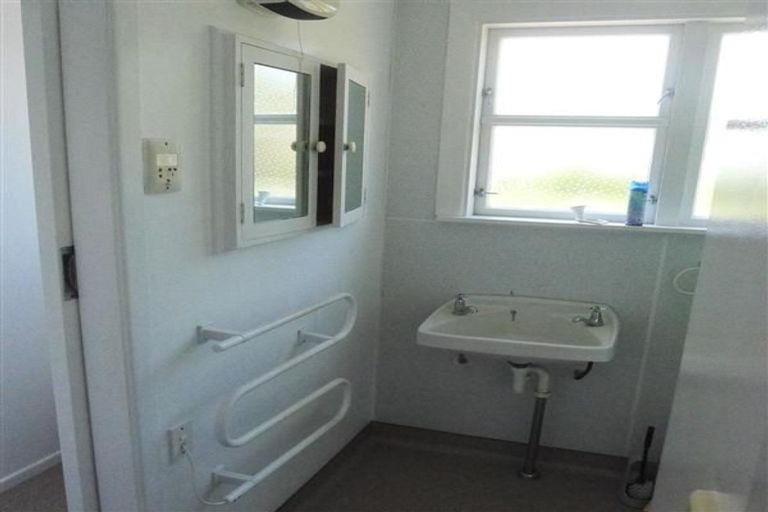 Photo of property in 41 Versailles Street, Karori, Wellington, 6012