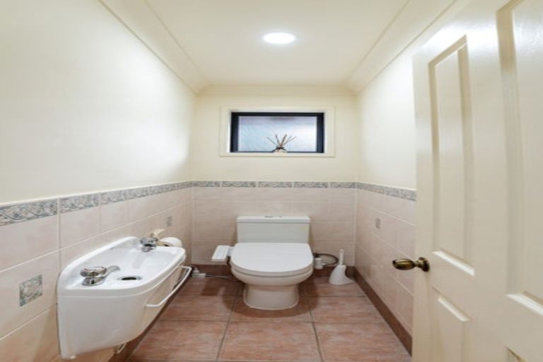 Photo of property in 4 Mahina Place, Te Atatu Peninsula, Auckland, 0610