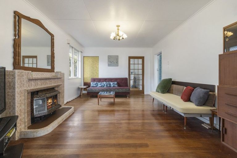 Photo of property in 50 Roberts Road, Te Atatu South, Auckland, 0610