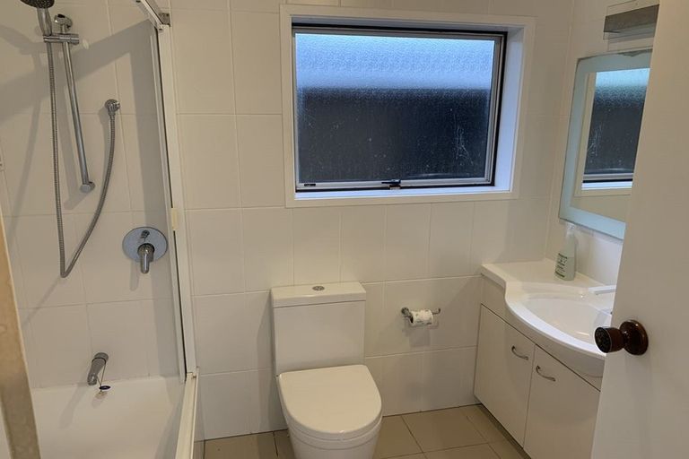 Photo of property in 20 Edgewater Grove, Orewa, 0931