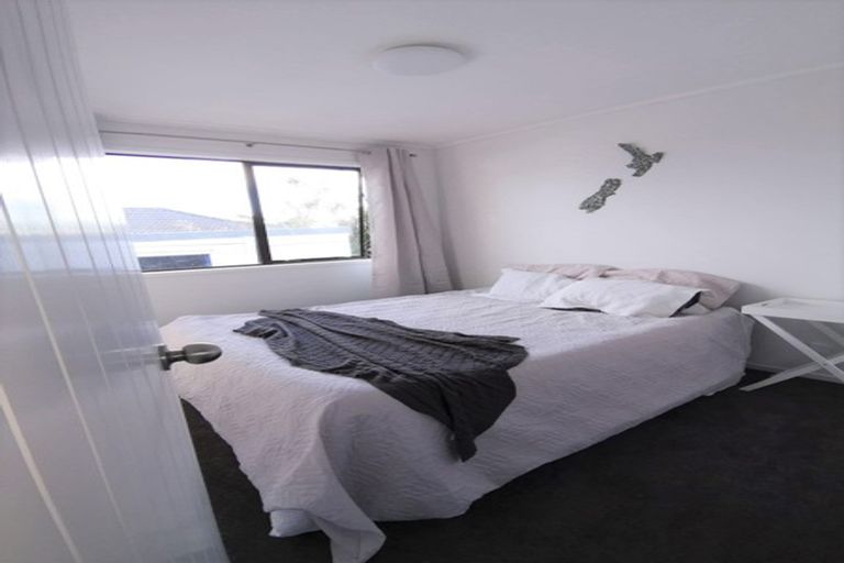 Photo of property in 2/43 Taitimu Drive, Weymouth, Auckland, 2103