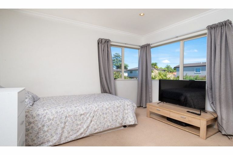 Photo of property in 27a Swanson Road, Henderson, Auckland, 0610