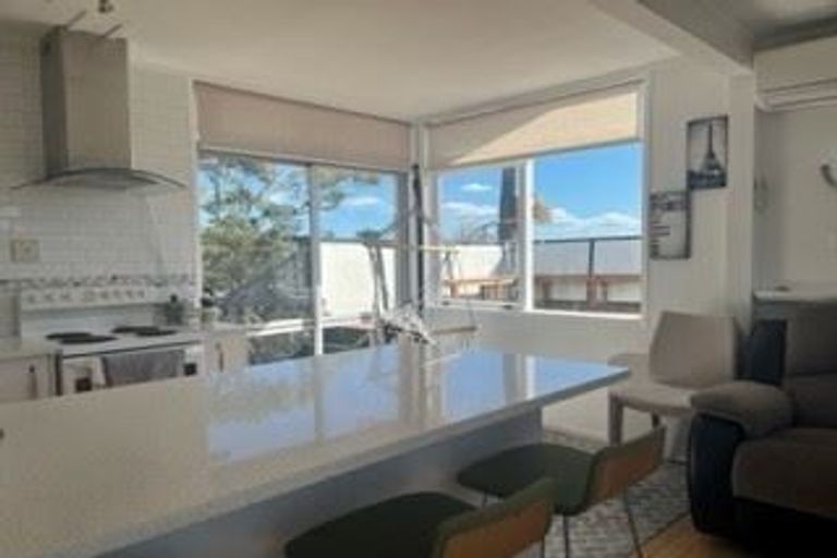 Photo of property in 27 Sunhill Road, Sunnyvale, Auckland, 0612