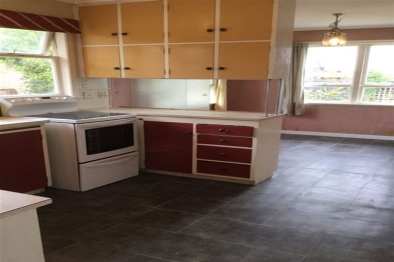 Photo of property in 10 Boler Place, New Lynn, Auckland, 0600