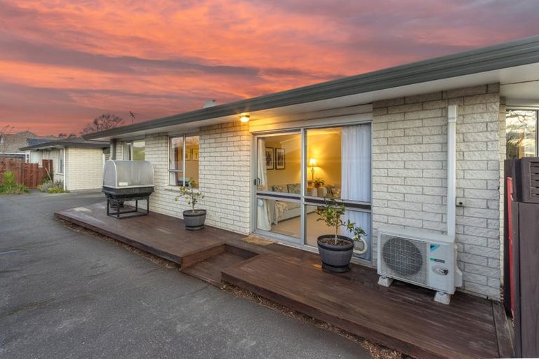 Photo of property in 1/20 Glenharrow Avenue, Avonhead, Christchurch, 8042