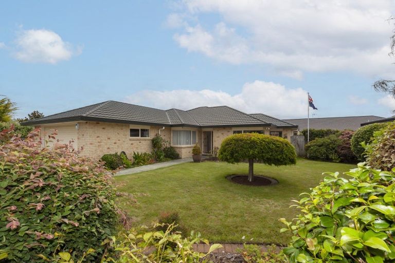Photo of property in 90 Realm Drive, Paraparaumu, 5032