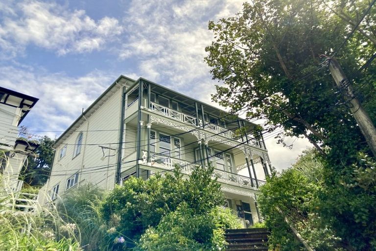 Photo of property in 1/14 Clifton Terrace, Kelburn, Wellington, 6012