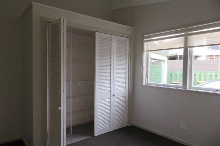 Photo of property in 16 Chipping Dale, Mangere Bridge, Auckland, 2022