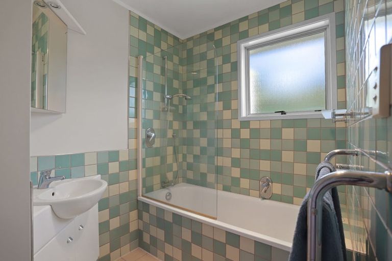 Photo of property in 2/21b Mildmay Road, Henderson, Auckland, 0610