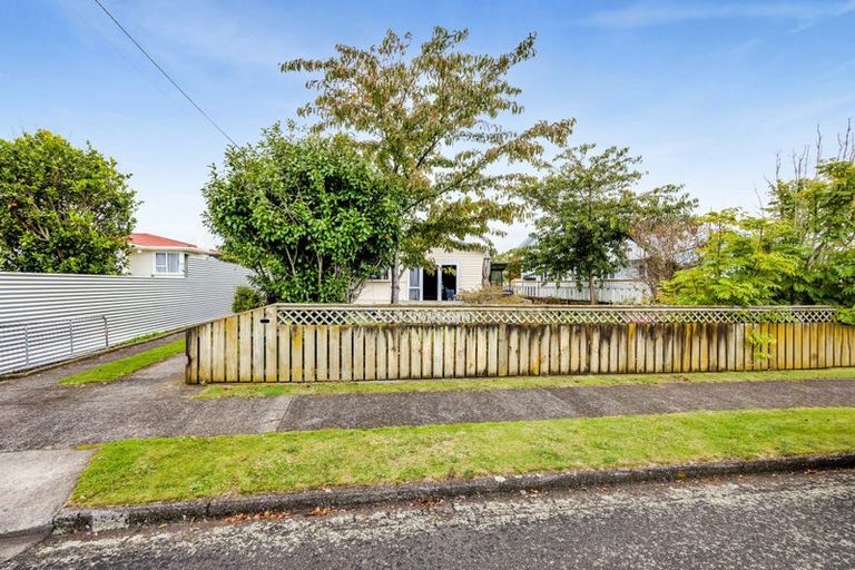 Photo of property in 55 Reid Avenue, Hawera, 4610