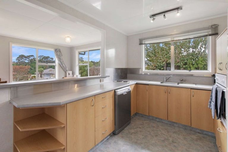 Photo of property in 85 Riversdale Drive, Merrilands, New Plymouth, 4312