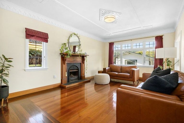Photo of property in 1d Kereru Bend, Tawa, Wellington, 5028