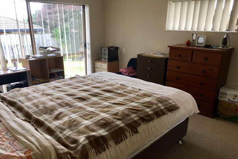 Photo of property in 10 Craigavon Drive, East Tamaki, Auckland, 2013