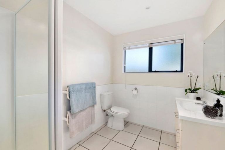 Photo of property in 2c Observatory Close, Whitby, Porirua, 5024