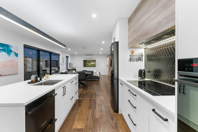 Photo of property in 47 Awatira Drive, Papamoa Beach, Papamoa, 3118