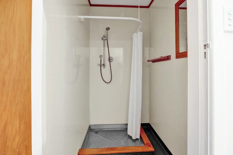 Photo of property in 379 Broadway, Stratford, 4332