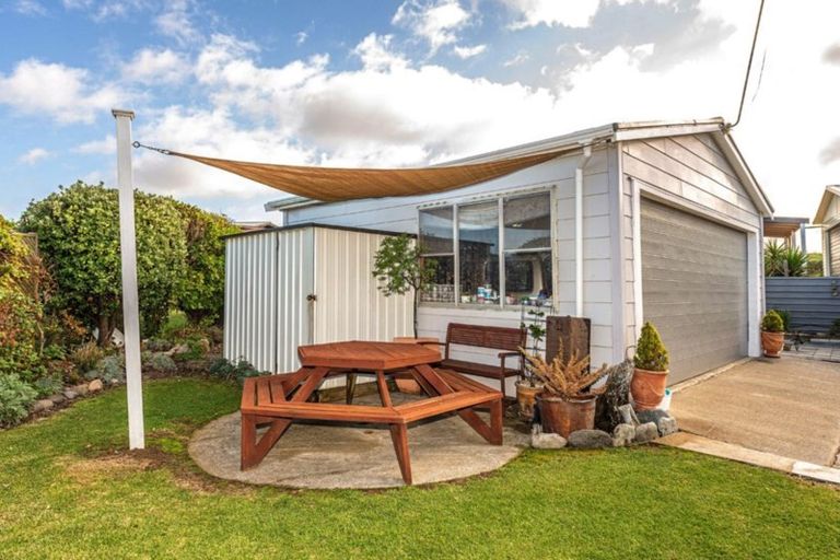 Photo of property in 32 Okiwa Terrace, Waiinu Beach, Whanganui, 4588