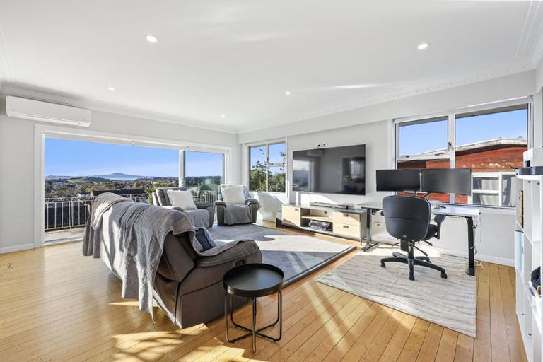 Photo of property in 73 Bradbury Road, Botany Downs, Auckland, 2010