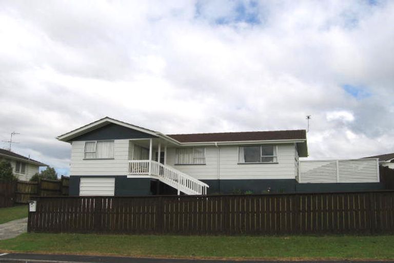 Photo of property in 18 Foyle Place, Glendene, Auckland, 0602