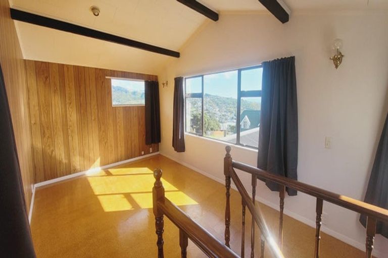 Photo of property in 114 Gloaming Hill, Titahi Bay, Porirua, 5022