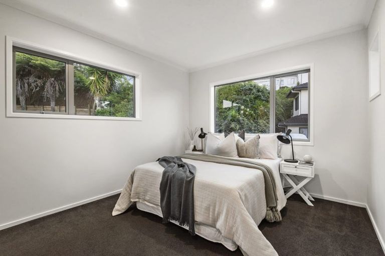 Photo of property in 18 Greenleaf Way, Northcross, Auckland, 0630