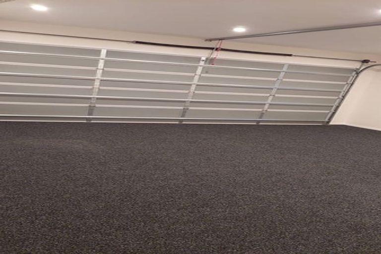 Photo of property in 1c Taupiko Place, Green Bay, Auckland, 0604