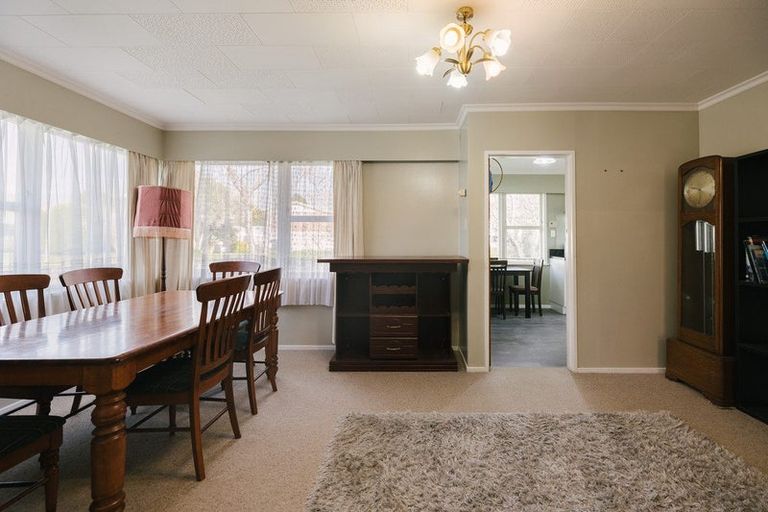 Photo of property in 69 Wikiriwhi Crescent, Awapuni, Palmerston North, 4412