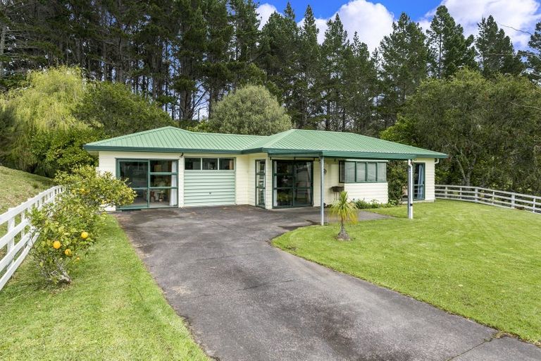 Photo of property in 336 Muriwai Road, Waimauku, 0881