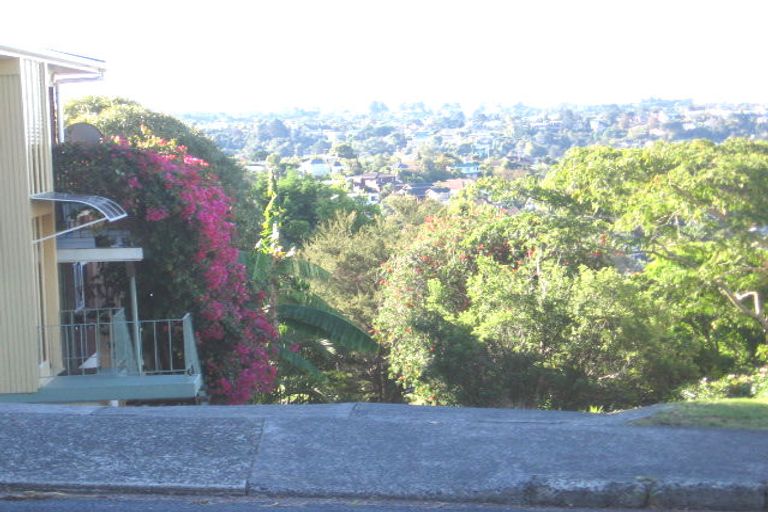 Photo of property in 2/73 Knights Road, Rothesay Bay, Auckland, 0630