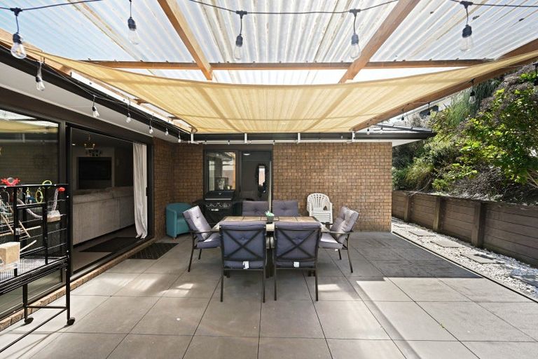 Photo of property in 56 Farnborough Drive, Grandview Heights, Hamilton, 3200