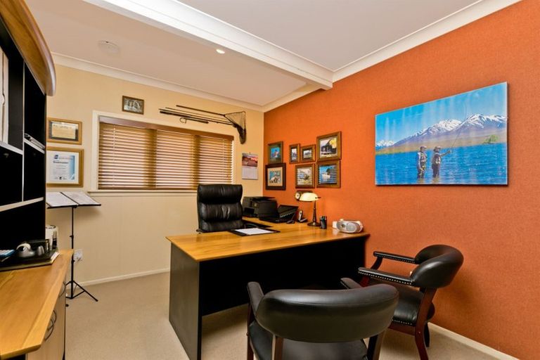 Photo of property in 9 Birchwood Grove, Greenhithe, Auckland, 0632