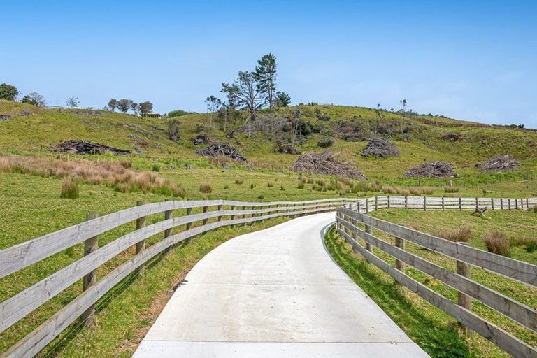 Photo of property in 2265 South Head Road, South Head, Helensville, 0874