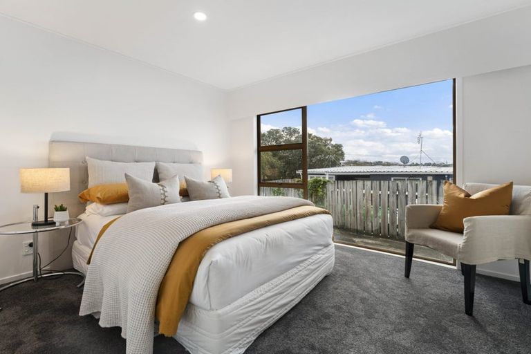 Photo of property in 2/867 Beach Road, Waiake, Auckland, 0630