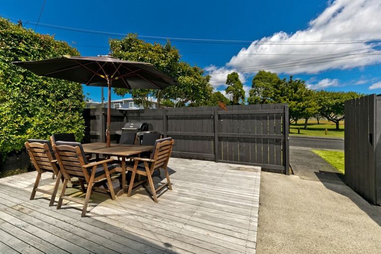 Photo of property in 7 Porter Avenue, Te Atatu South, Auckland, 0610