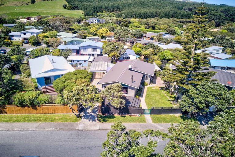 Photo of property in 32 Sea Vista Drive, Pukerua Bay, 5026