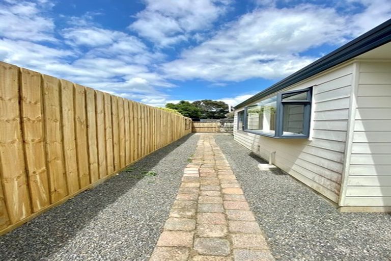 Photo of property in 186 Henderson Valley Road, Henderson, Auckland, 0612