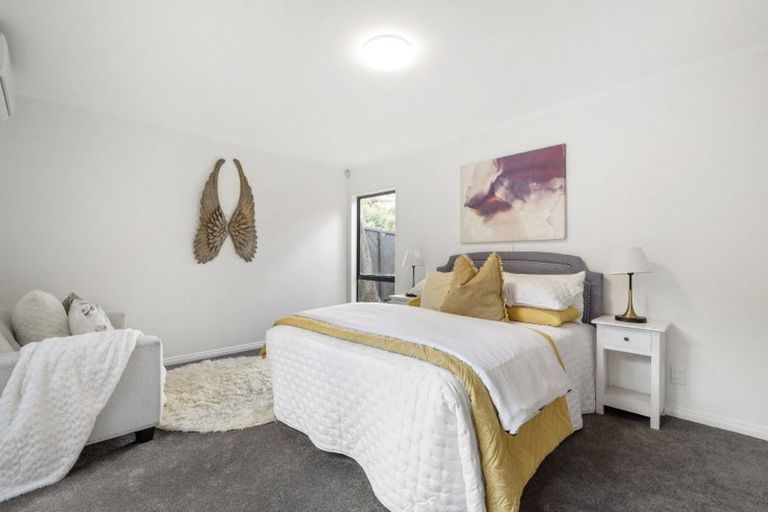 Photo of property in 2 Stitchbird Close, Murrays Bay, Auckland, 0630