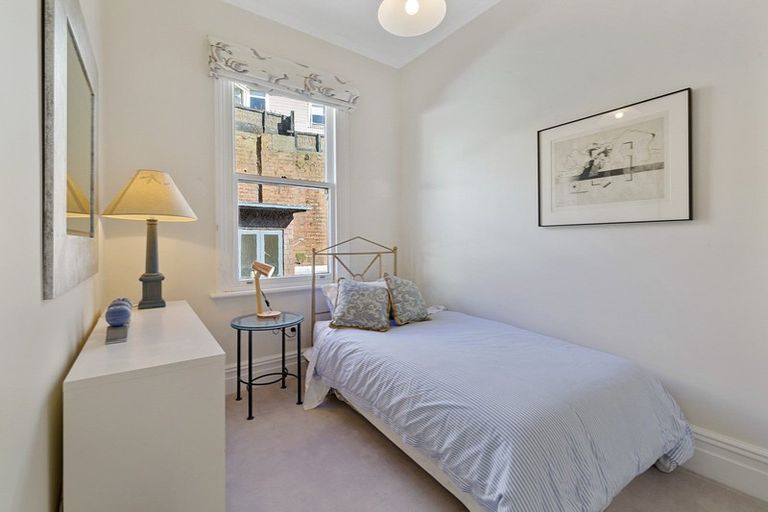 Photo of property in 198 Oriental Parade, Oriental Bay, Wellington, 6011