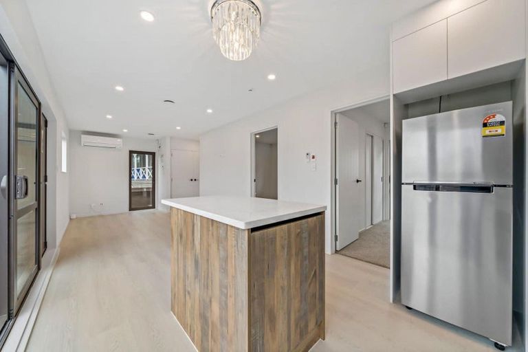 Photo of property in 456 West Coast Road, Glen Eden, Auckland, 0602